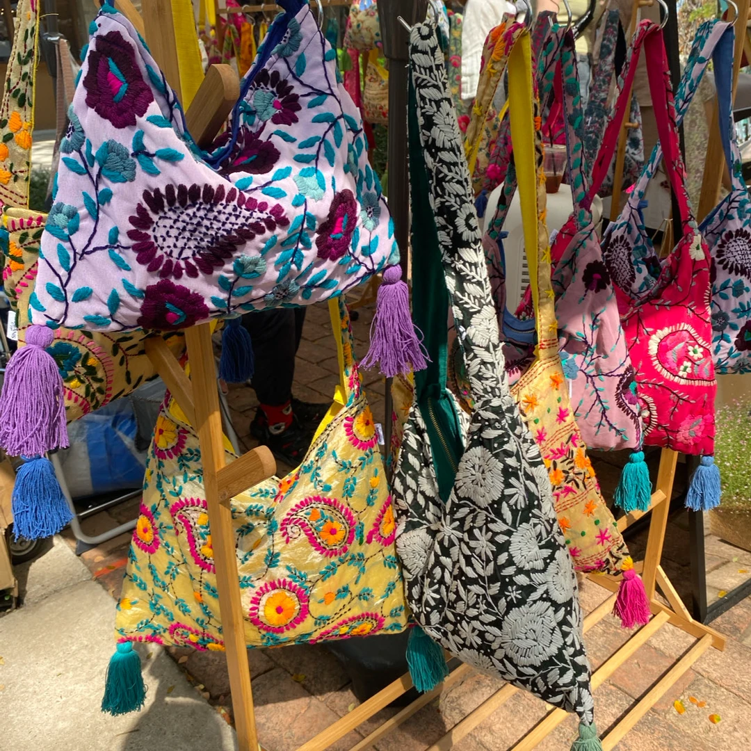 TayaTaya 2024 新款棉布拼色手工刺绣斜挎包