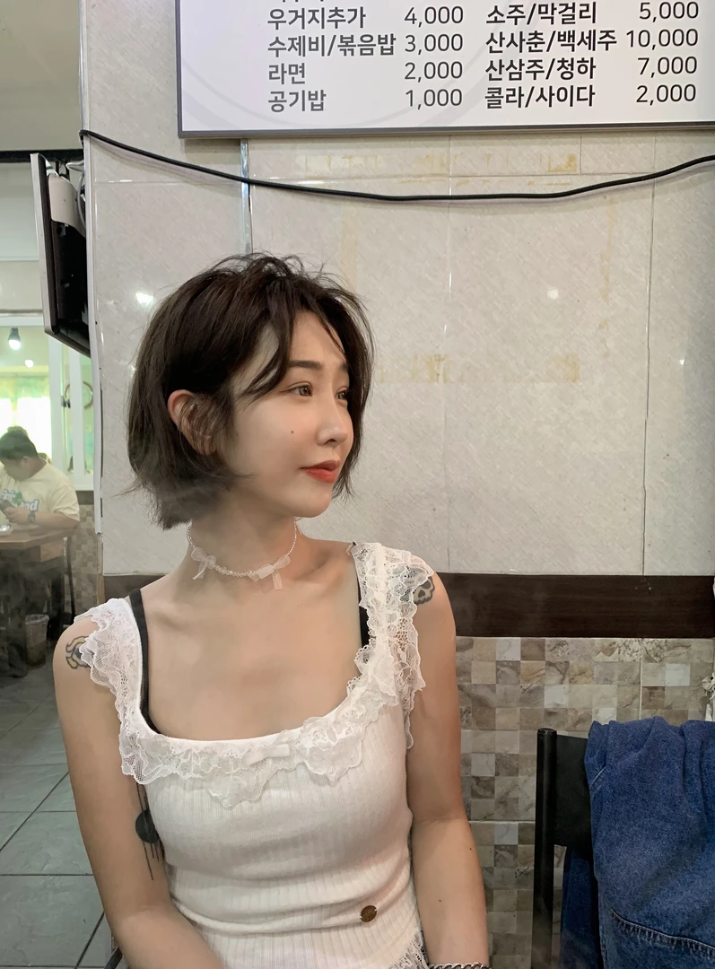 【韩亿慧】ins韩版蕾丝拼接背心打底无袖洋气设计感百搭高弹休闲