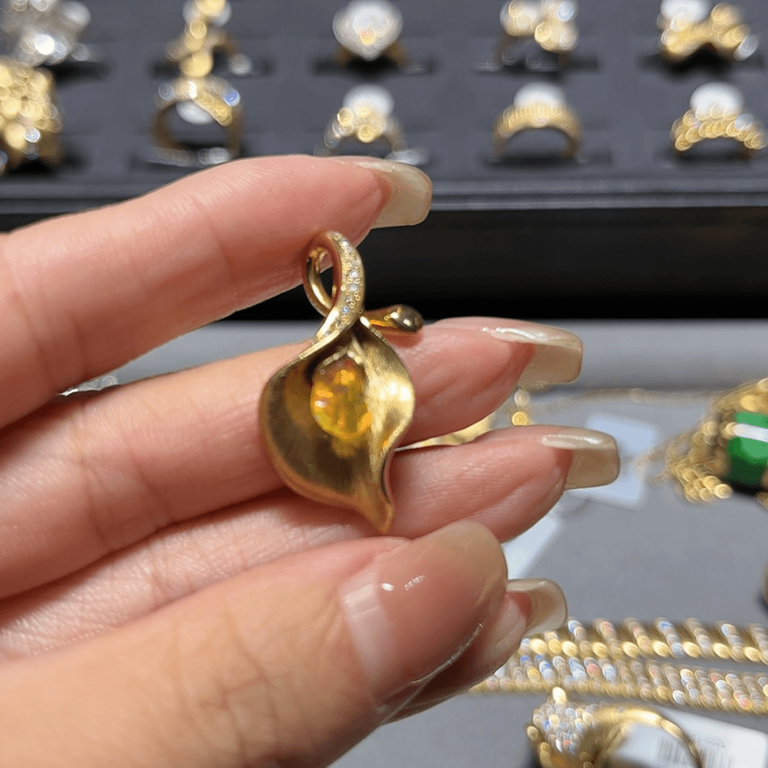 【闪购商品】欧泊吊坠(不含链)18K金镶嵌叶子