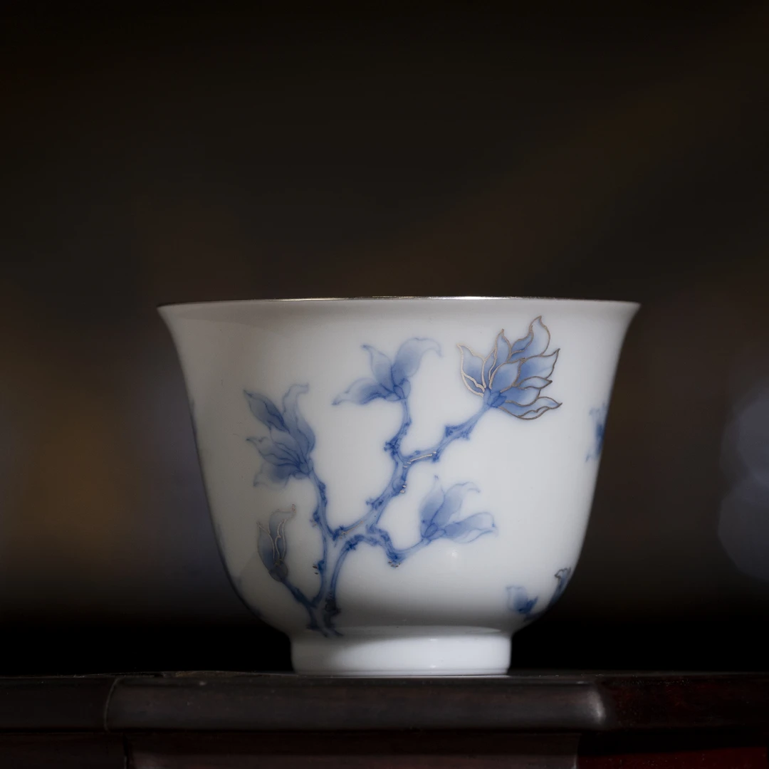 瓷语阁-赋春寻隐-青花描银玉兰望春（玉兰）-花神杯-纯手工
