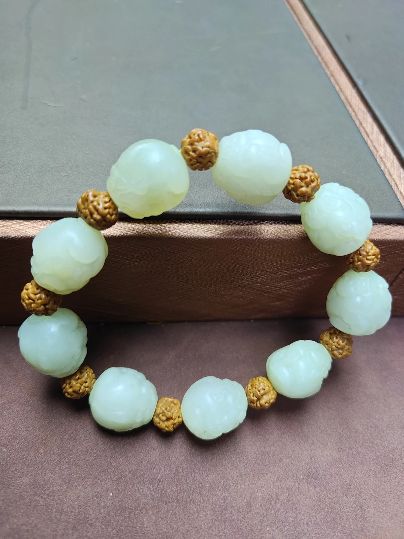 和田玉貔貅手串一条