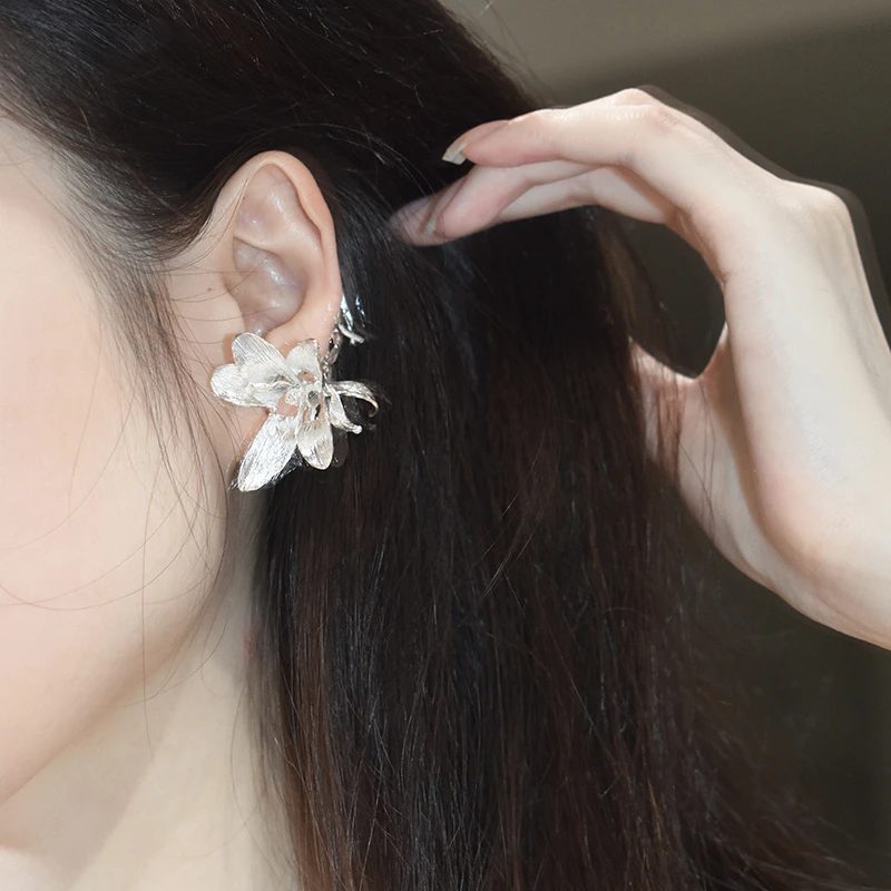 东黑三白 925银耳饰 何须折枝s93银原创设计感立体花朵设计耳钉挂