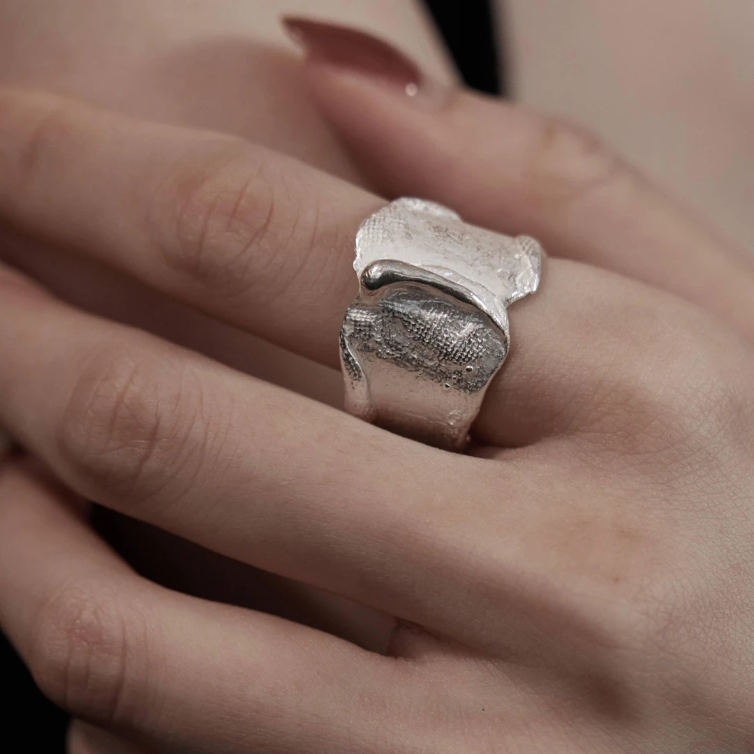 东黑三白 925银戒指 长水滴眼泪s93纯银设计感烧白肌理开口女戒指