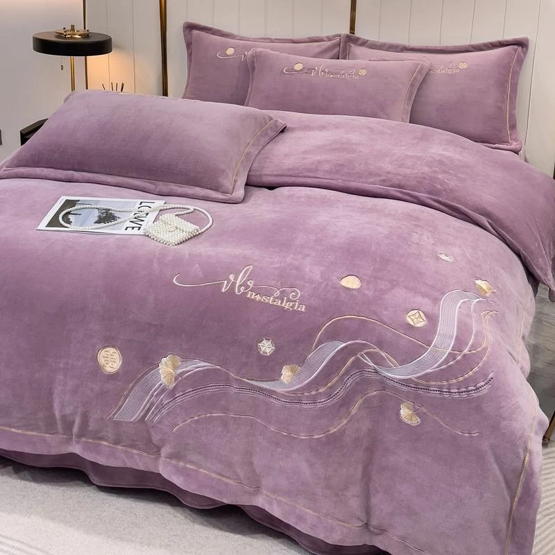 FAVMARTHA轻奢冬季加厚加绒保暖舒适牛奶绒珊瑚绒刺绣床上用品床