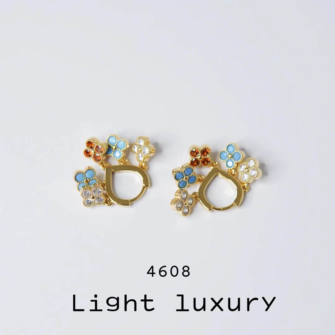 铜合金耳饰 4608气质轻奢时尚设计师百搭精致幸运草坠坠耳饰