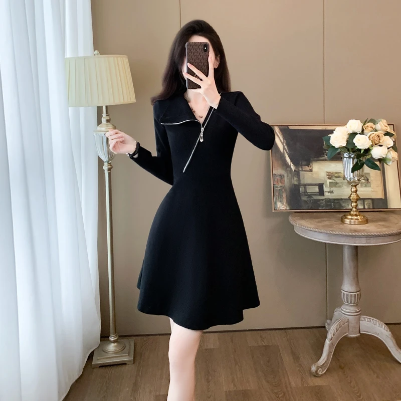 黑色赫本风针织连衣裙女秋冬显瘦气质高级感小黑裙打底小个子裙子