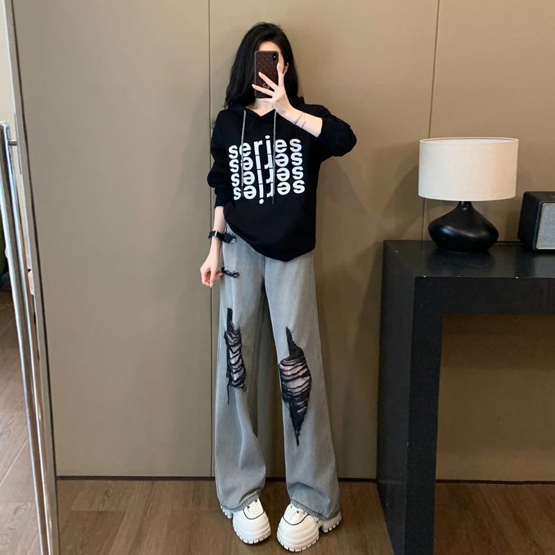 秋季流行时尚女装显瘦洋气减龄炸街港风休闲卫衣搭配牛仔裤子