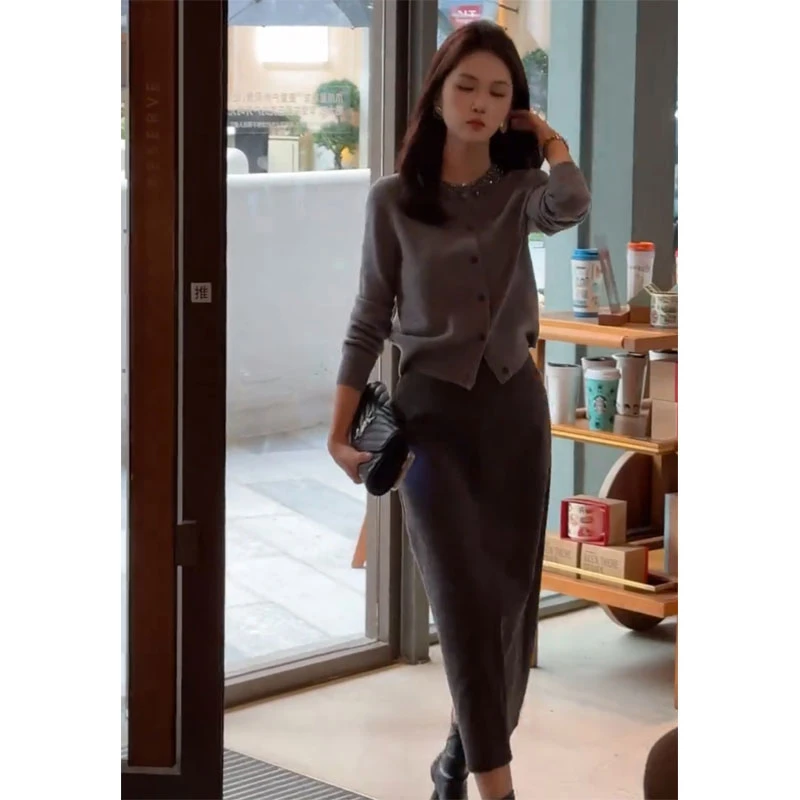 高级感早秋时尚减龄搭配2024新款显瘦长袖针织开衫半身裙子两件套