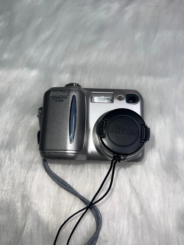95新 Nikon/尼康 E4300,400万像素，4倍光学变焦，自备读卡器