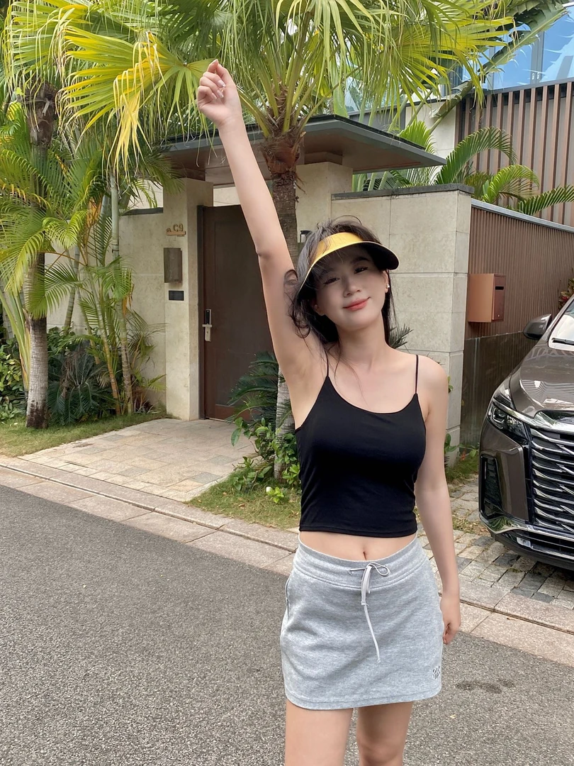 细肩带性感美背吊带背心辣妹夏季外穿百搭显瘦上衣带胸垫短款露脐