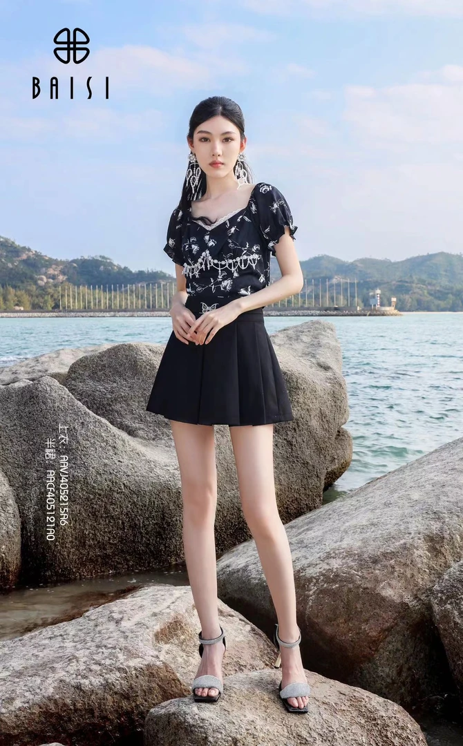 BAISI/百丝AAVJ405215A6黑花修身上衣显瘦时尚洋气气质上衣
