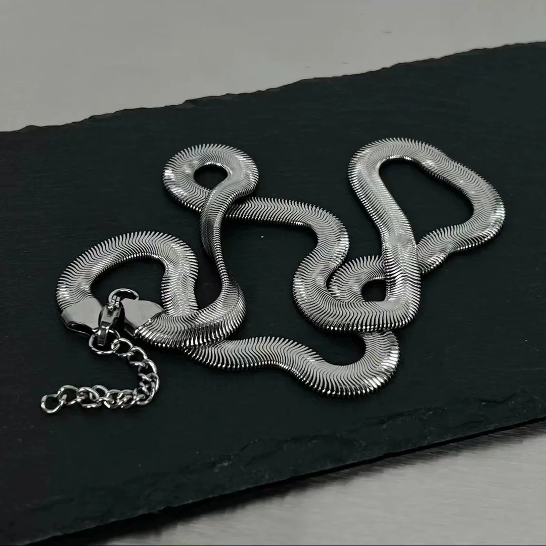 宽版蛇骨链男女情侣ins冷淡风不掉色嘻哈潮酷锁骨链潮