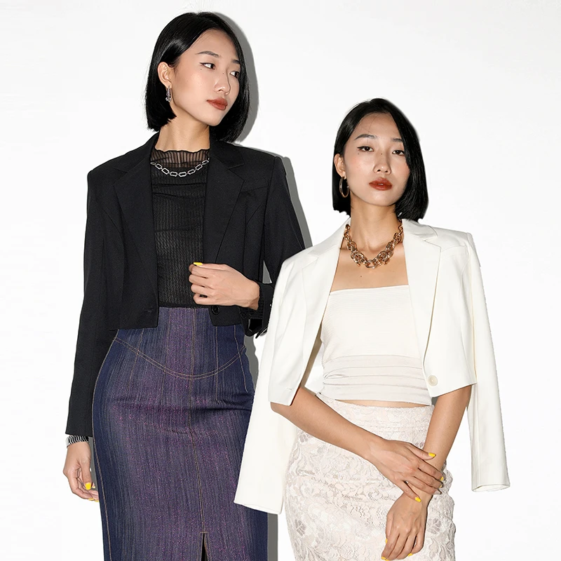 BRANDBYMEI演绎随性而简约风格黑白经典纯色西装领短外套职场休闲
