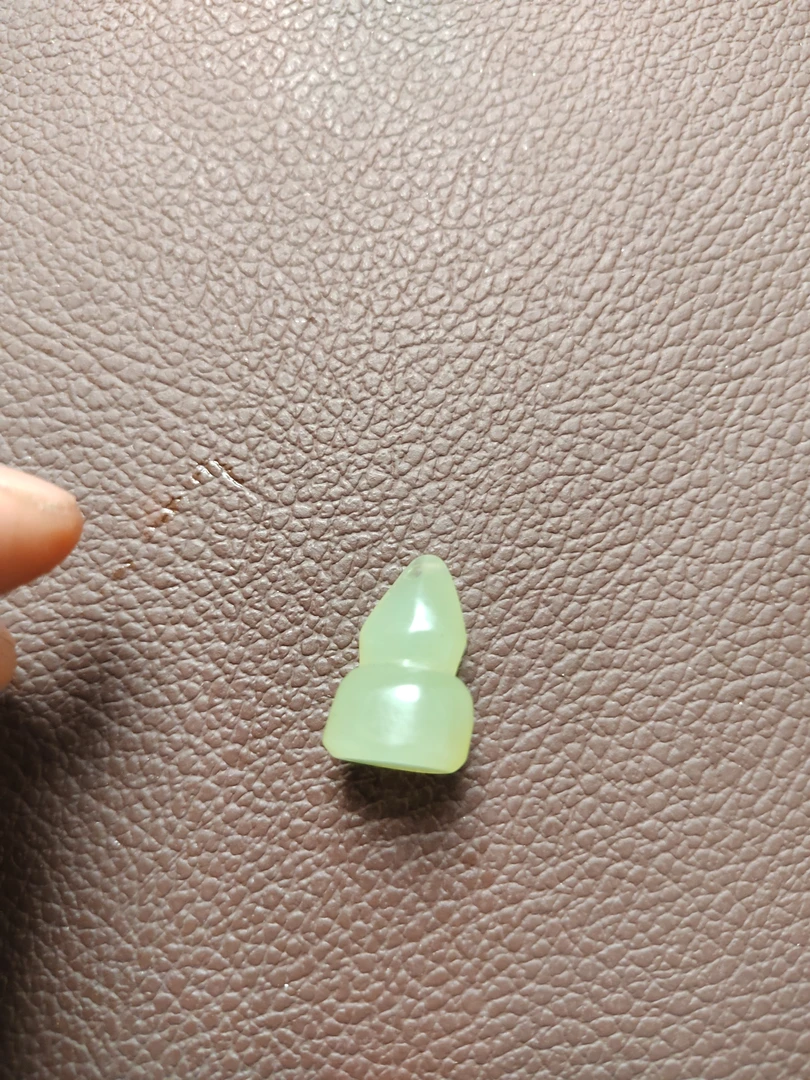 冰料葫芦挂坠体裁独特