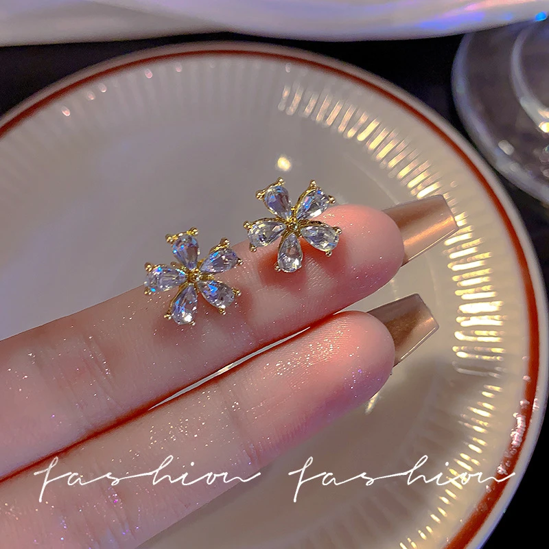 轻奢精致ins花朵耳钉女夏季小众设计感气质高级耳环2023年新款潮