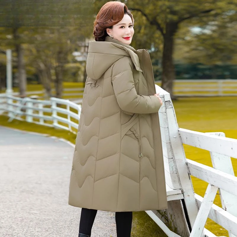 彩羊羽绒服女士冬装新款长款过膝加厚防寒中年妈妈装外