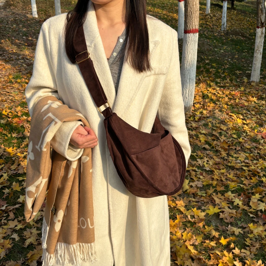 【米谷米谷】2024秋冬上新高级感磨毛单肩大容量通勤百搭时尚斜挎包