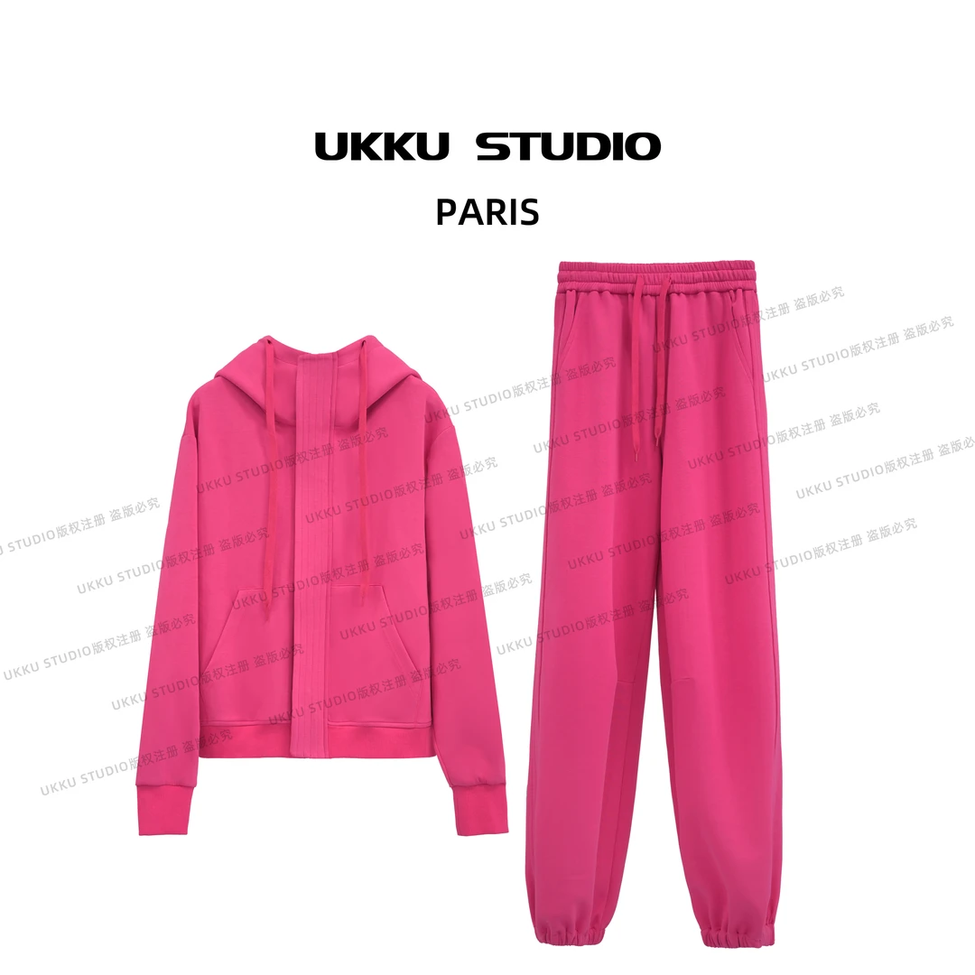 千千【UKKUSKUDIO】新款秋冬玫红色修身百搭显白两件时尚套装512917