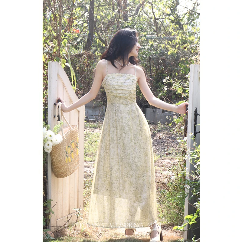 许大晴【栀芽】 法式打揽褶皱吊带连衣裙D8720