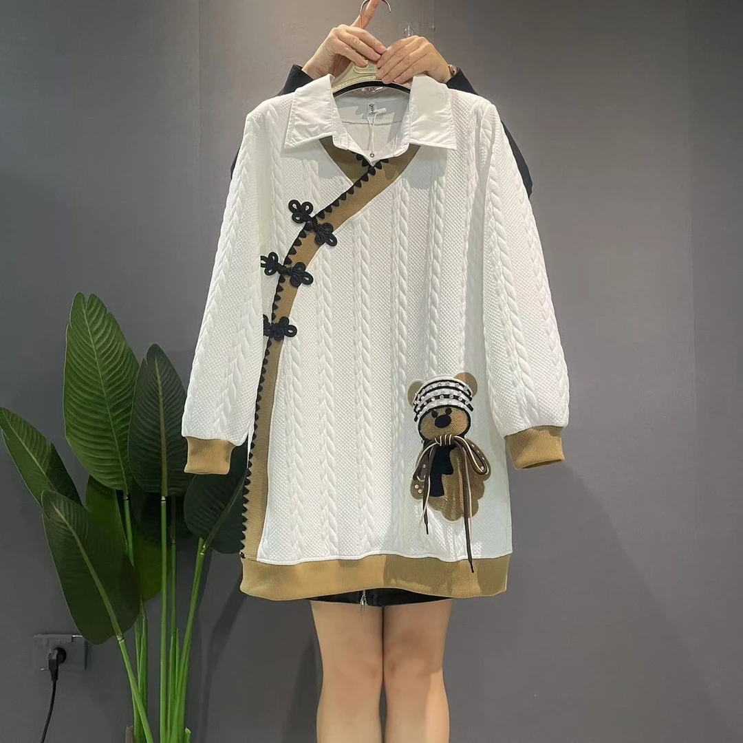 大码女装显瘦秋冬打底衬衫领翻领盘扣烫钻小熊拼接连衣裙