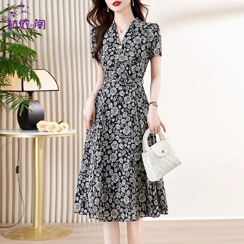 碎花连衣裙女2025新款夏季轻奢高级感小个子气质洋气网红绝美裙子
