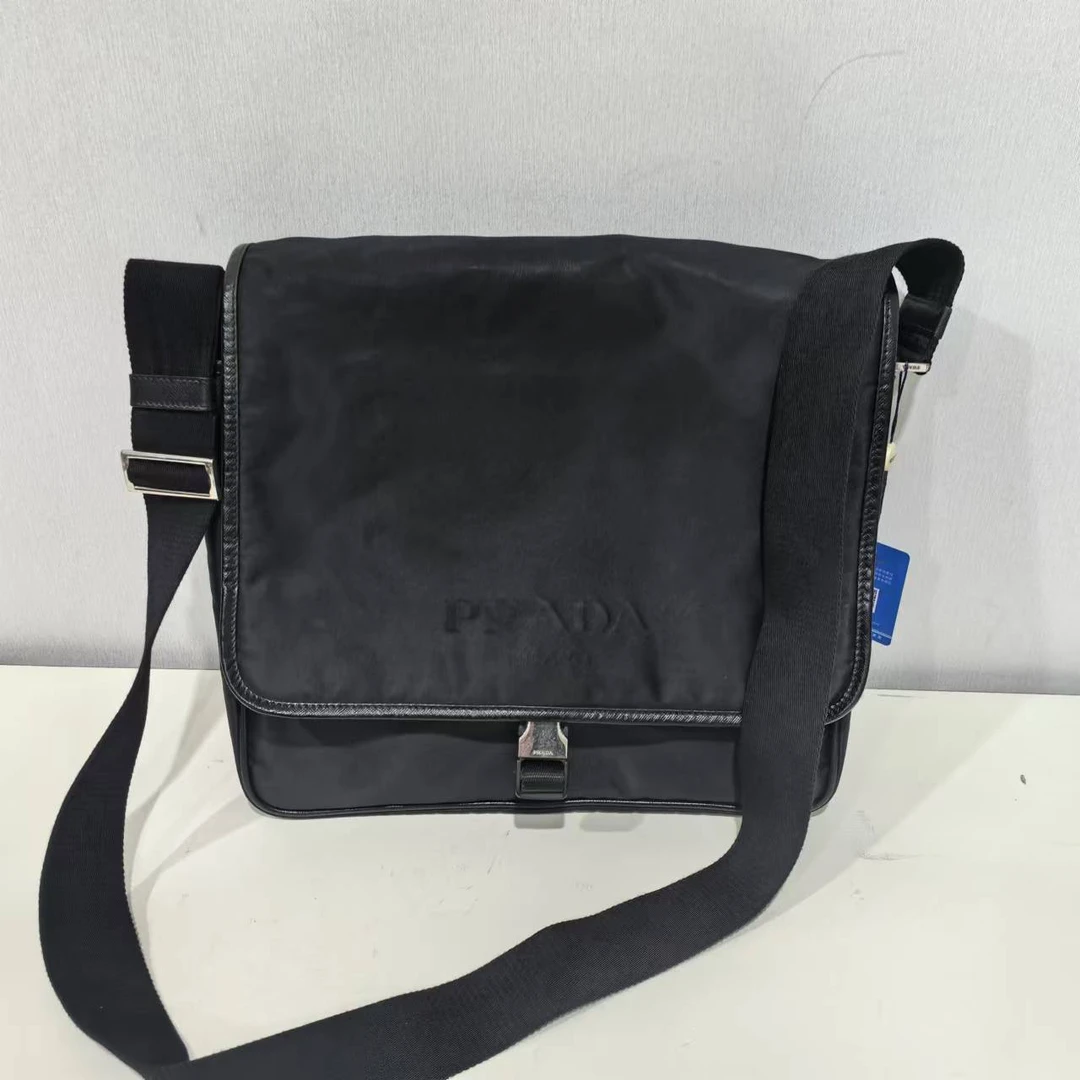 99新 Prada/普拉达 98新降落伞帆布单扣单肩斜挎包