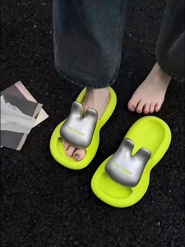 111网红爆款可爱兔子踩屎感拖鞋