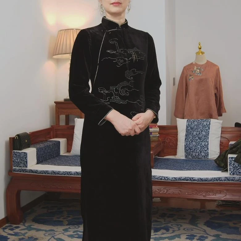 品叔&甄选 · 桑蚕丝丝绒刺绣新中式连衣裙