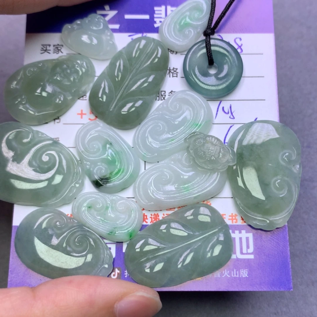 【闪购商品】翡翠颈饰未镶嵌平**然