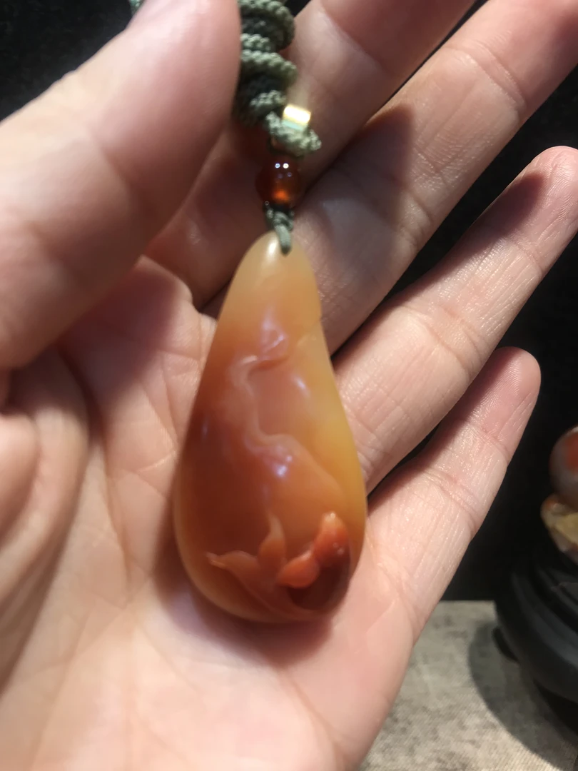 寿山老性芙蓉石挂件 俏色巧雕