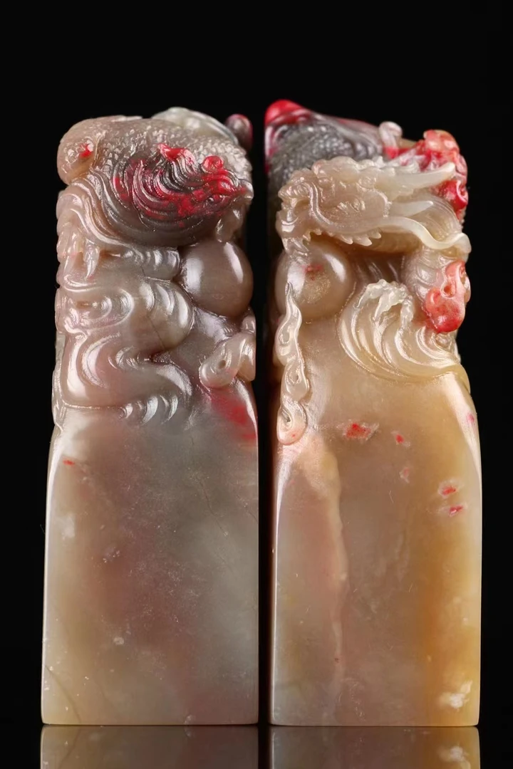 昌化牛角冻鸡血 印章，对章/摆件 题材：《龙凤呈祥》