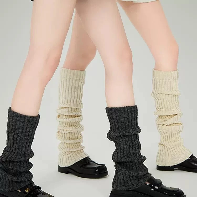抵达一楼纯色喇叭腿套秋冬毛线保暖针织堆堆袜套白色配雪地靴