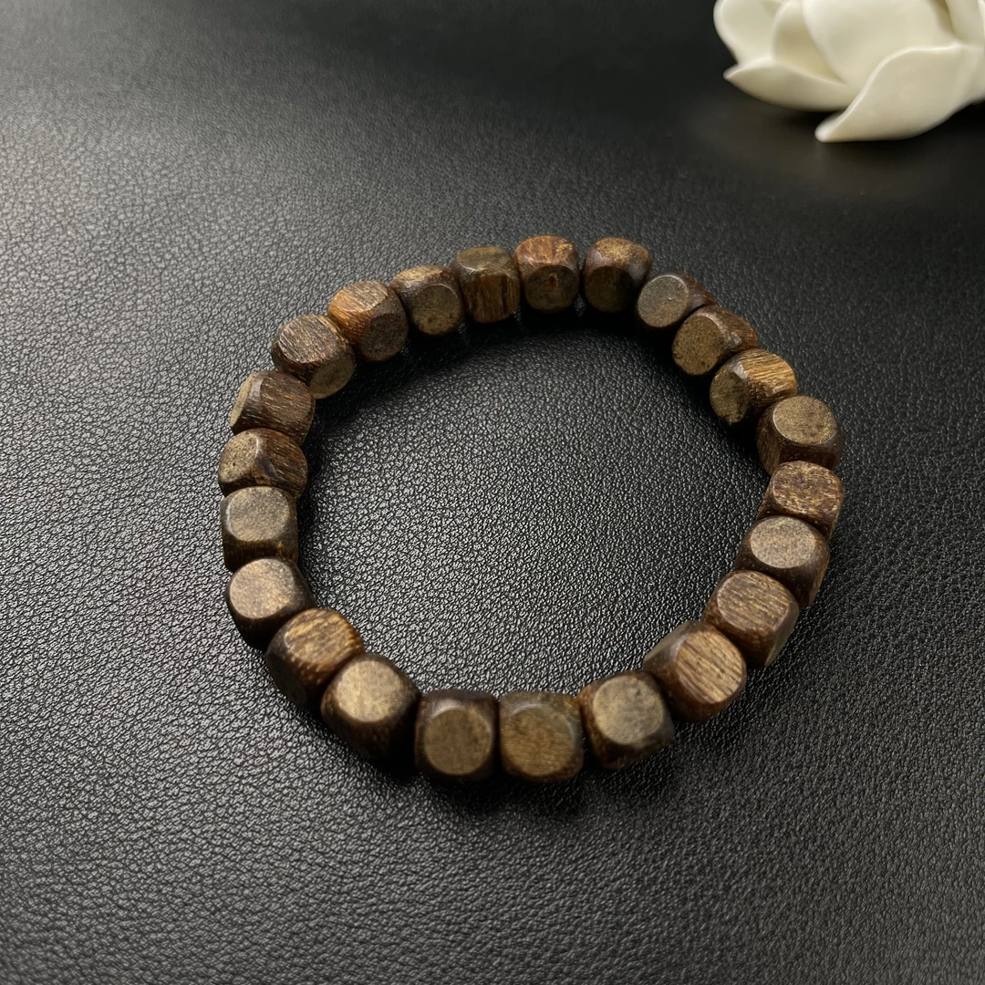 【三一】Z051沉香沉水海南莺歌绿奇楠0.8单圈方糖手串