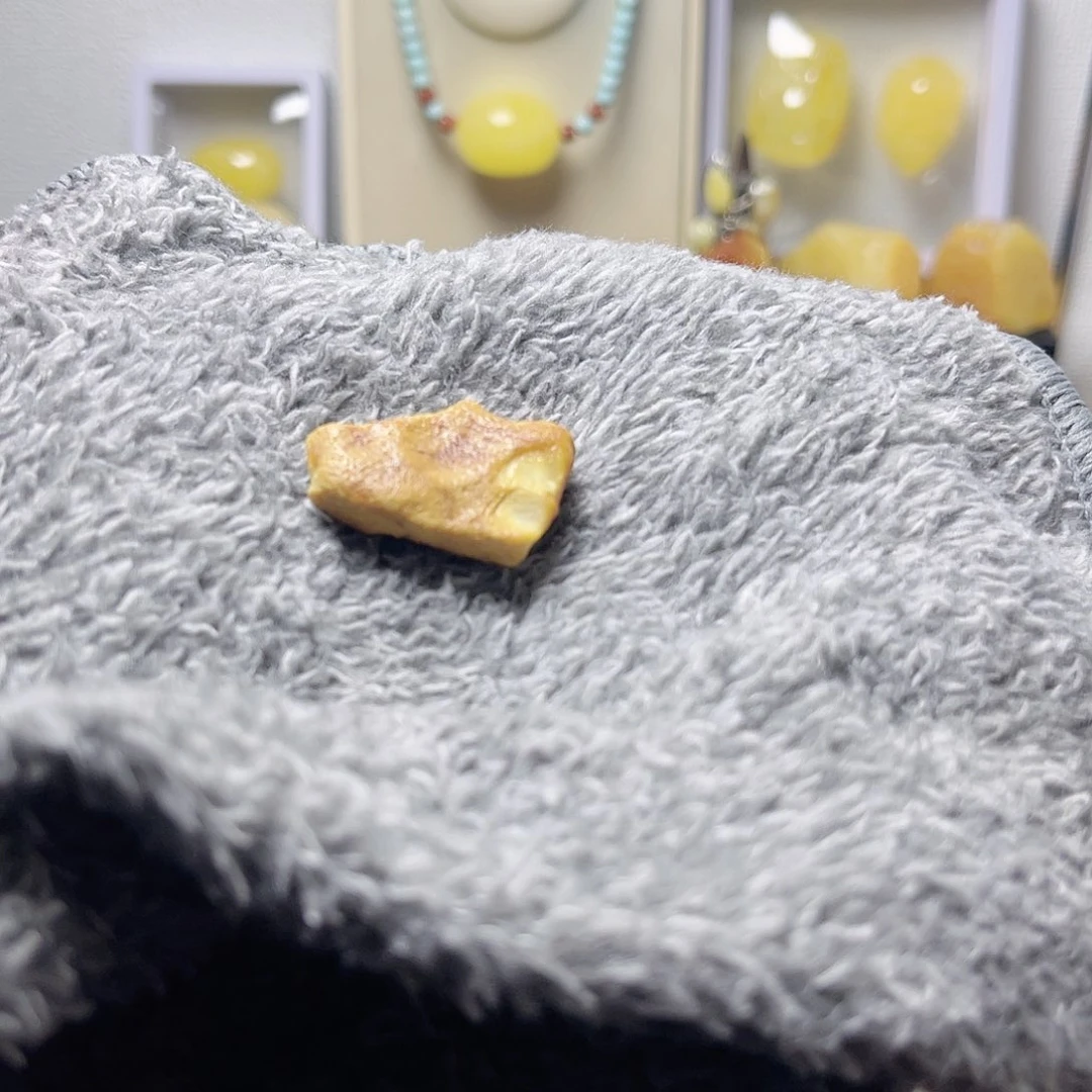 琥珀裸石未镶嵌去皮