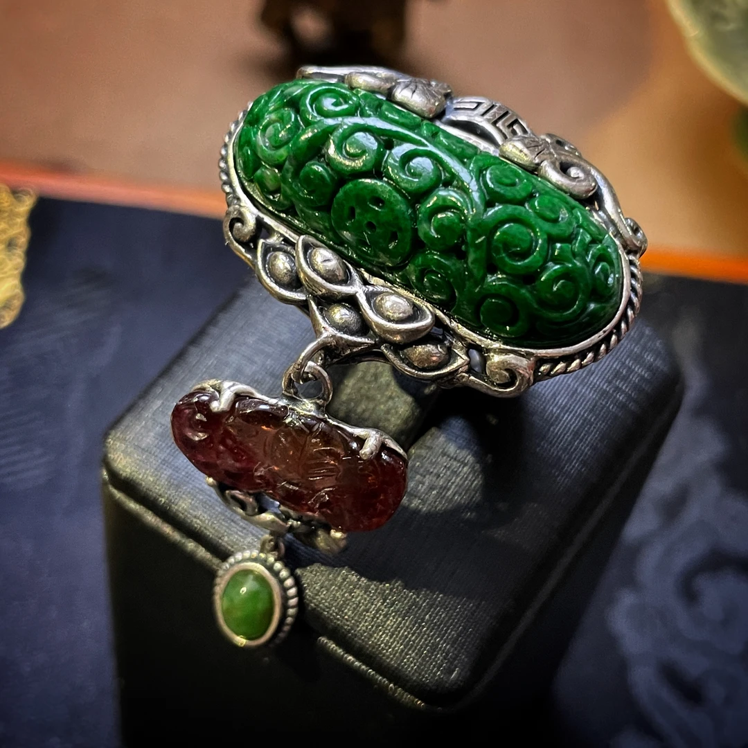 四姐妹 台湾工国风简约个性花青卷草纹翡翠流苏戒指