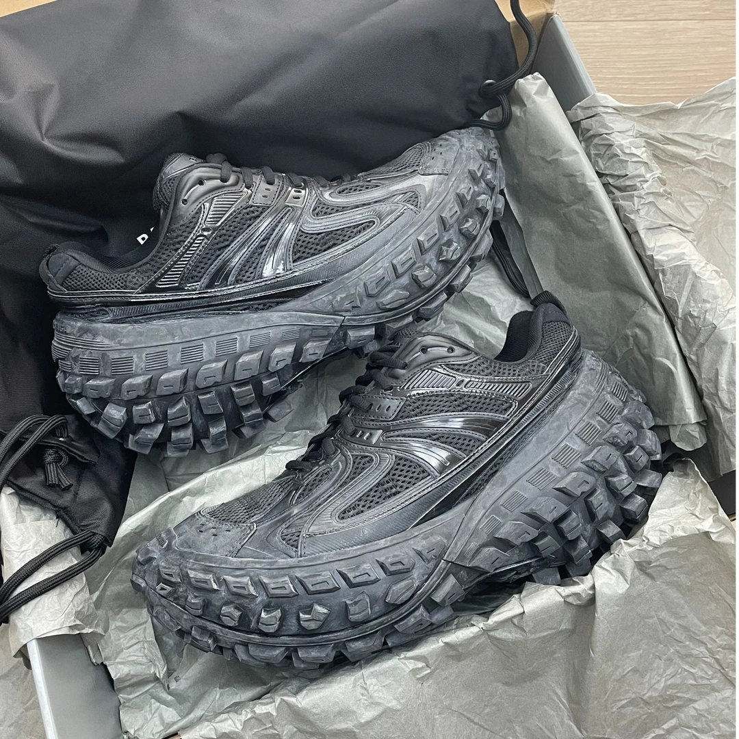 未使用 Balenciaga/巴黎世家 Defender/Bouncer 黑色 轮胎鞋