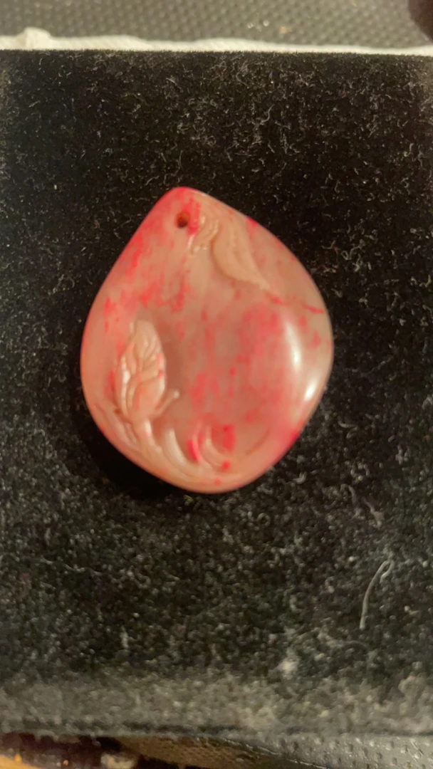 昌化鸡血石挂件。