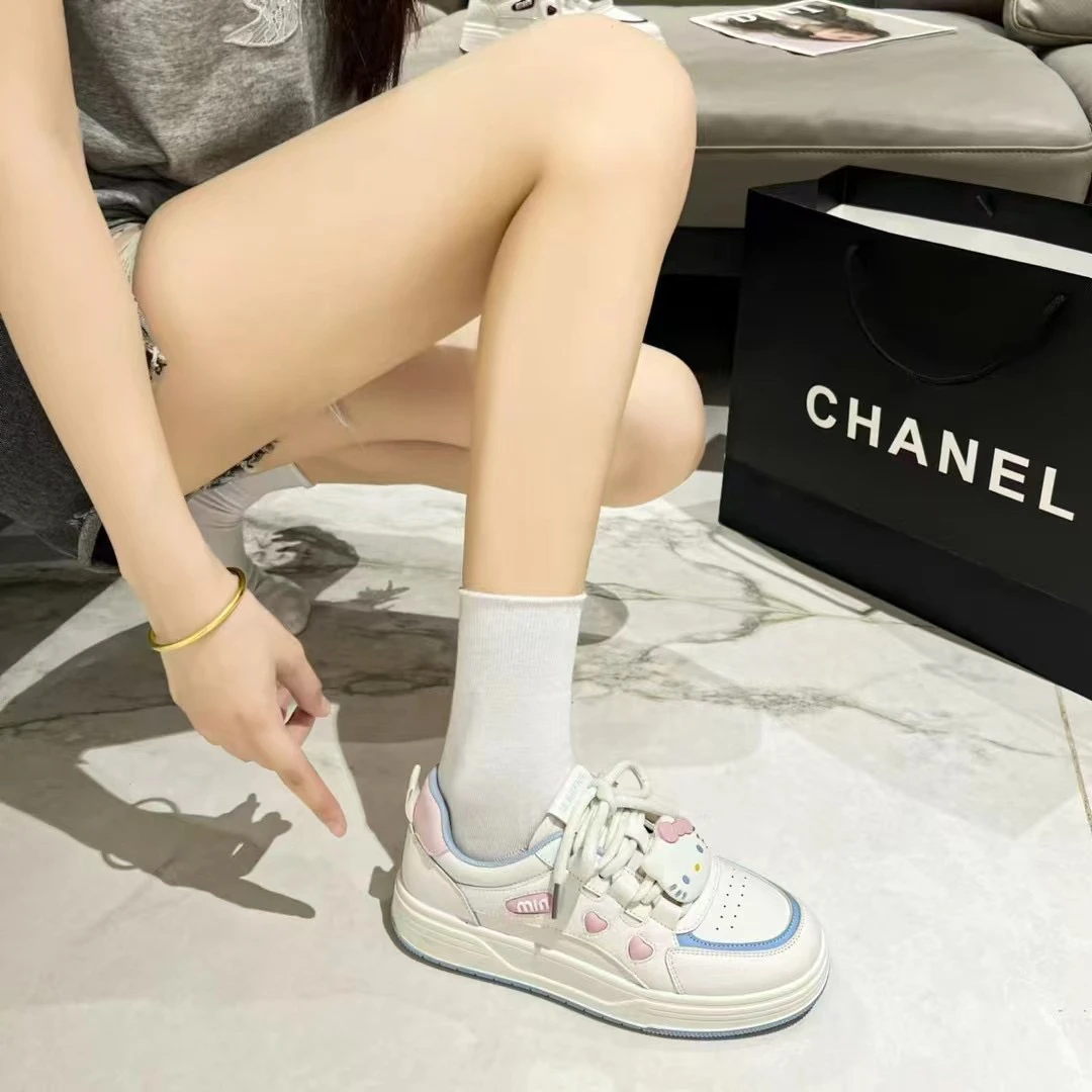 学生鞋可爱凯蒂猫扣系带平底小白鞋板鞋