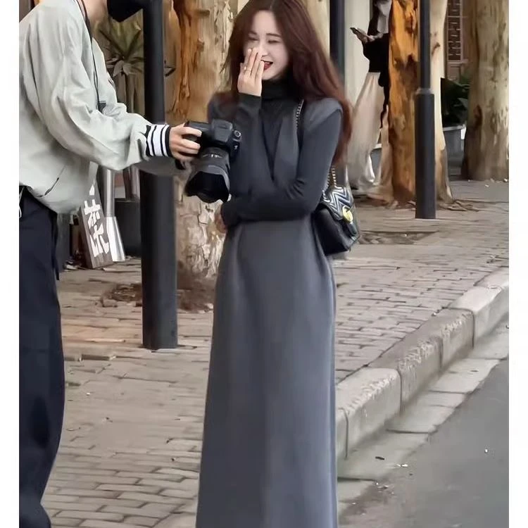 秋冬季新款高级感灰色连衣裙黑色修身吊带毛呢显瘦长裙子内搭套装