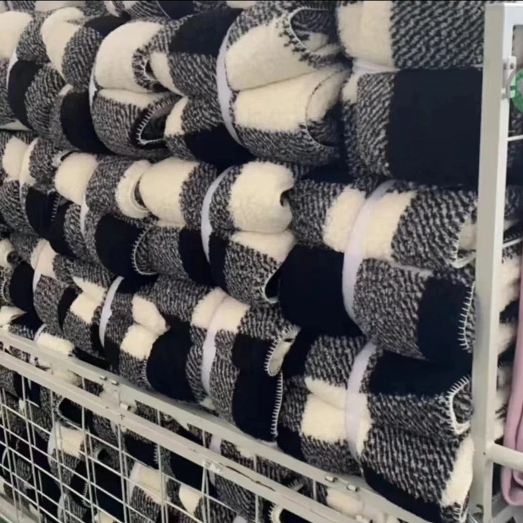 【外贸毛毯】2.2*2.4大尺寸 简约棋盘格加厚复合一体 双人盖毯 绒毯