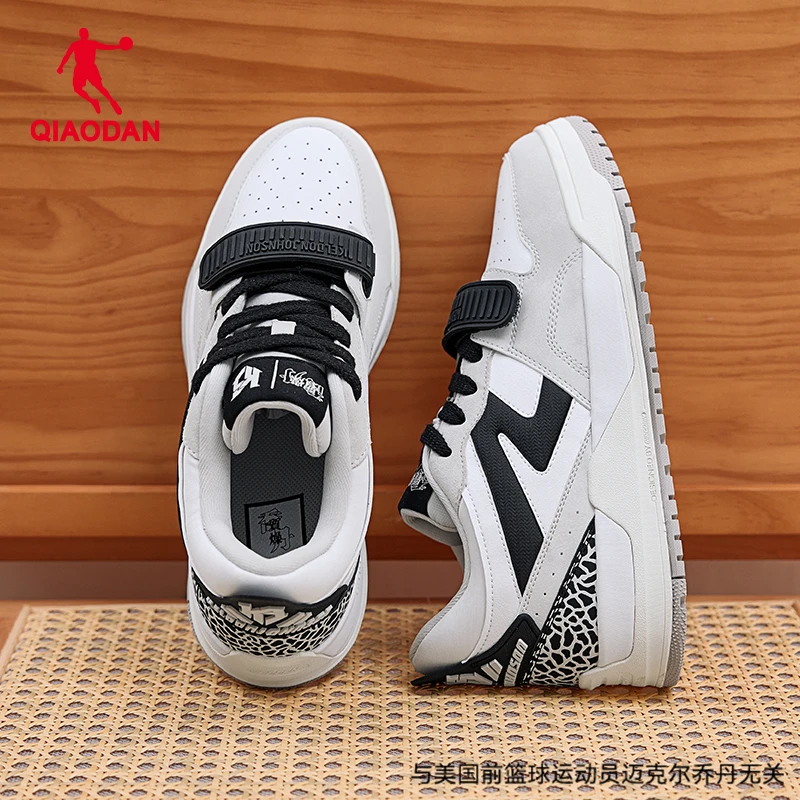 中国乔丹KJ篮球文化板鞋2025年秋冬男款运动板鞋黑白配色防滑耐磨