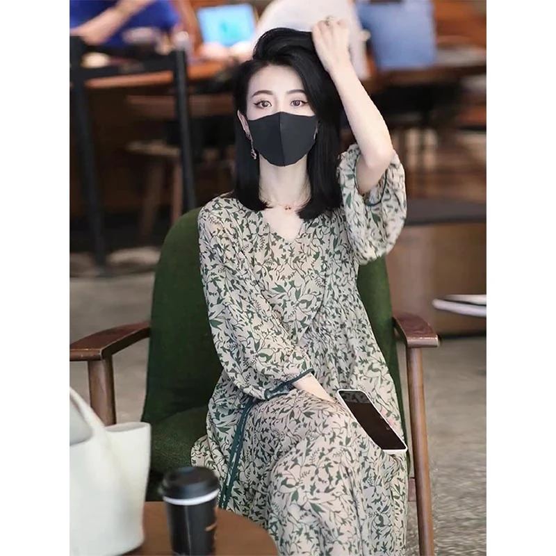 碎花七分短袖连衣裙女2025夏季新款妈妈气质轻奢高级大码雪纺裙子