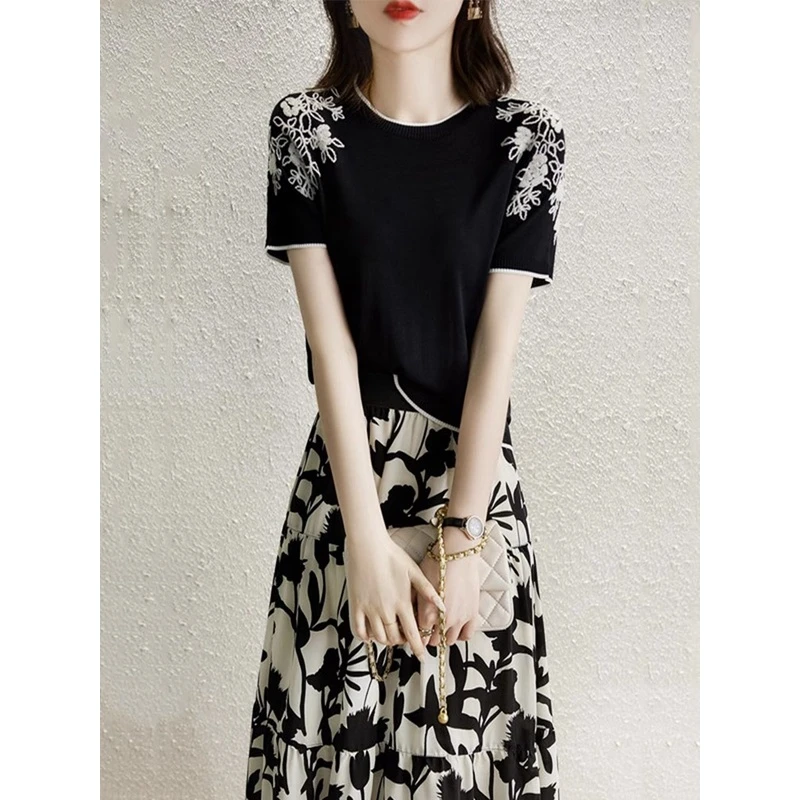 冰丝短袖T恤女夏季新款高档刺绣洋气小衫圆领薄款针织衫气质上衣