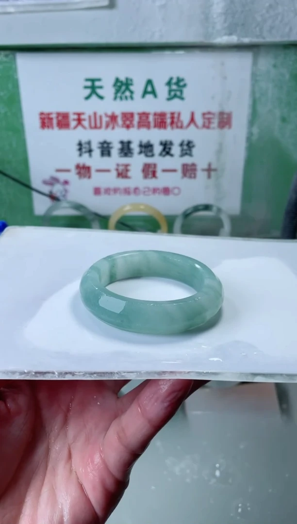 【闪购商品】定制石英质玉手镯未镶嵌51