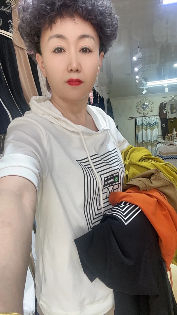 时尚休闲百搭连帽女装