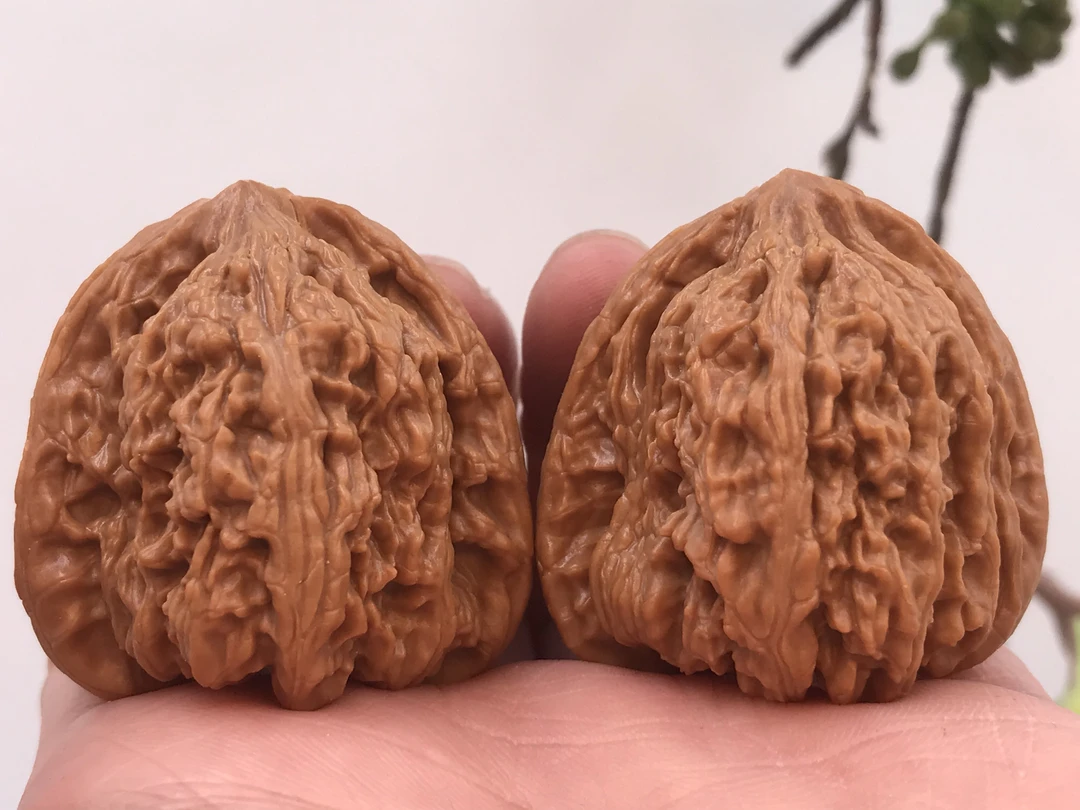 35左右承德红宝石文玩核桃