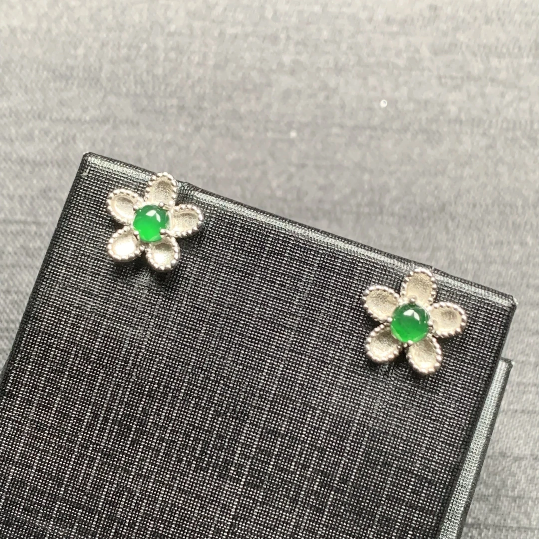 翡翠耳钉天然翡翠小雏菊耳钉轻奢复古清新精致简约女士百搭时尚