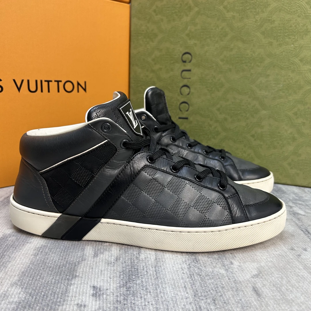 95新 LouisVuitton/路易威登 特价黑灰棋盘格休闲板鞋/95新41欧