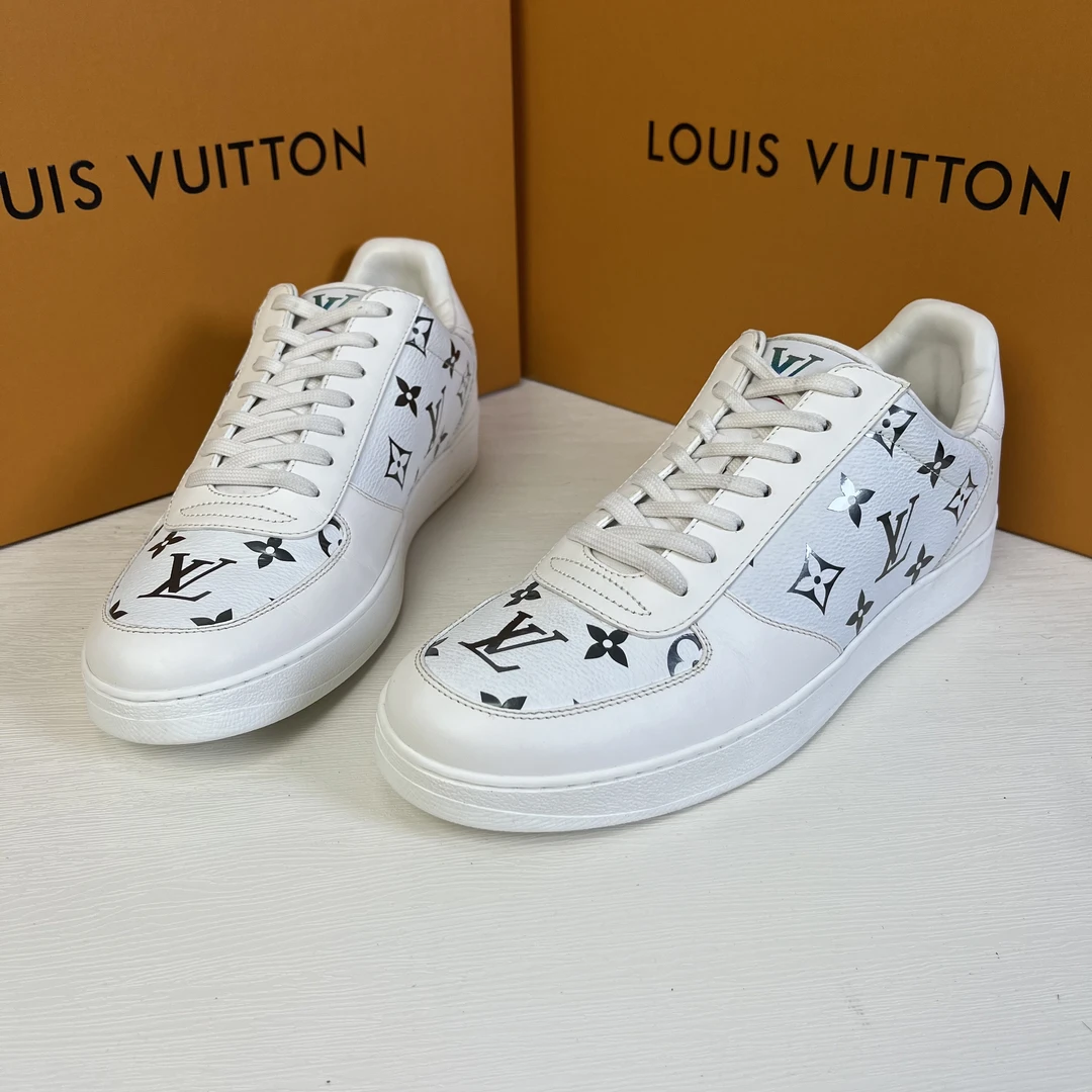 95新 LouisVuitton/路易威登 白色亮面半印老花休息板鞋/43欧