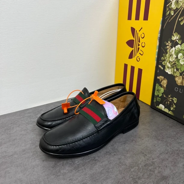 特价款黑色红绿支带乐福皮鞋/41.5码/95新/H